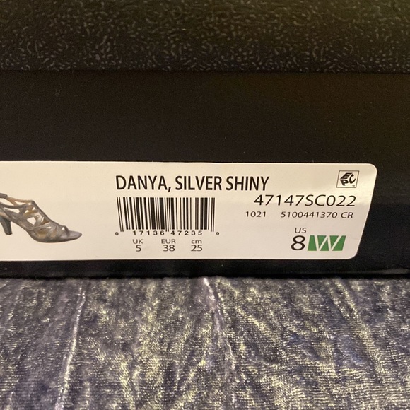 NWT Naturalizer “Danya” Strappy size 8W - Picture 5 of 5